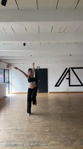 Playin around 🙃 #turner #turns #dancer #dancersoftiktok #fypシ 