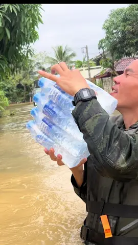 หมอภาคลอยคอ ช่วยน้ำท่วม #น้ำท่วมหาดใหญ่ #น้ำท่วม68 #ทหารของประชาชน #น้ำท่วมหาดใหญ่68 