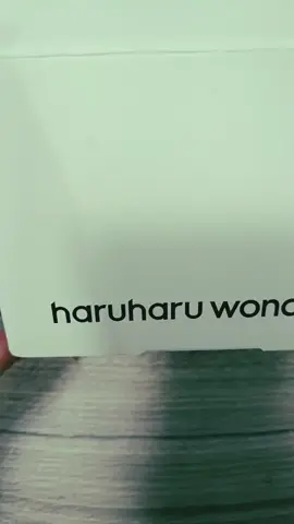 Am primit pentru testare ,de la cei de la @yesstyleinfluencers doua creme cu SPF minunate.🥰 Produsul Haruharu Wonder Black Bamboo ofera feței o protectie fiabilă impotriva radiatiilor solare.  Ferește tenul de imbatranirea prematura, protejează pielea de radiatiile UVA si UVB, calmează si catifelează tenul,se aplică ușor si rapid, hidratează și hrănește tenul ,are efect răcoritor ! Haruharu Wonder Black Rice Moisture Airyfit Sunscreen e genul de produs care te reconciliază cu ideea de SPF zilnic. A devenit viral tocmai pentru ca nu se comportă ca un SPF clasic - e o crema SPF coreeană cu textură lejeră, aerată, care se absoarbe instant si lasă pielea moale, luminoasă si complet fara urme vizibile. In loc sa simti ca ai adăugat un strat in plus, pare ca ai aplicat un hidratant bun cu protectie solara bonus. E genul de produs care te convinge sa-I folosesti zilnic, nu pentru că 
