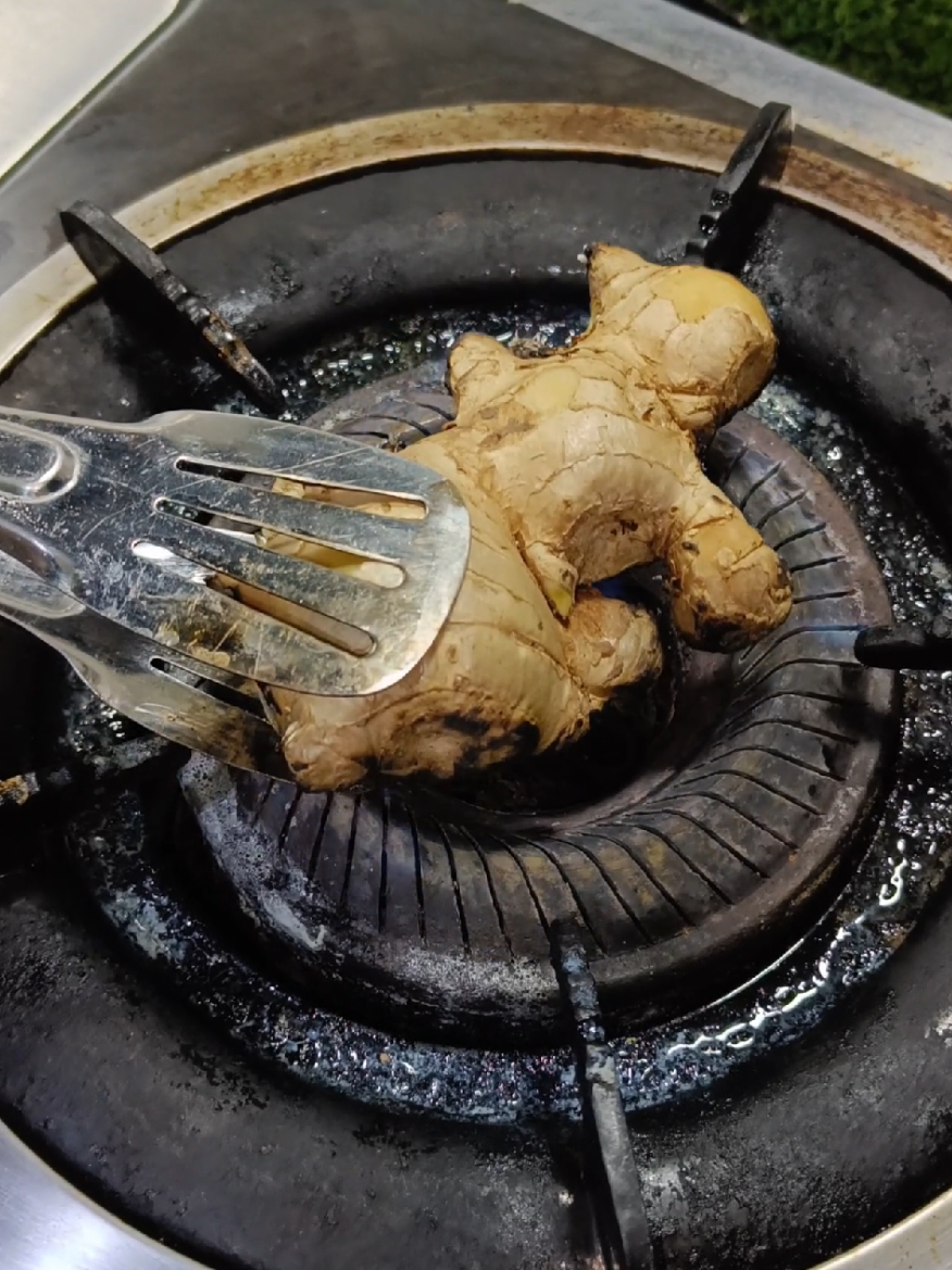 Adrak sy nazla zakam khansi   k liye homemade remedy tyar Karen.#foryou  #fyp #viral #indianrecipes 