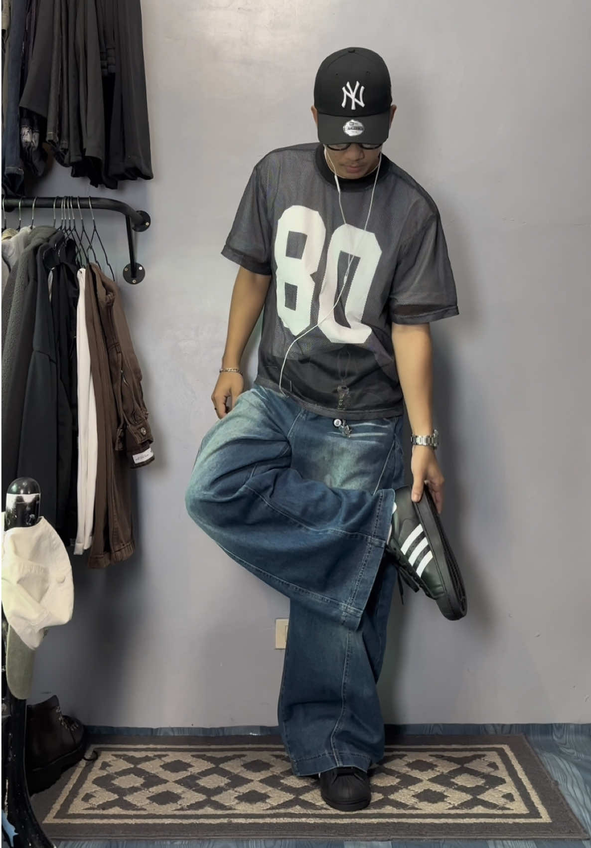 Streetwear fit 🏈💯 #outfitideas #outfitinspo #pantsformen #adidassuperstar #fyp @ABFR STUDIO 