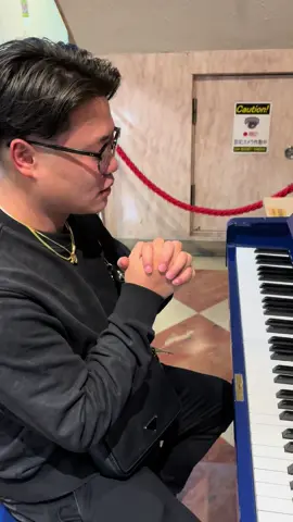 久々のピアノ演奏だと思ったらまさかすぎた笑笑笑 #歌舞伎町 #六本木 #japandogs #森の小さなレストラン #ピアノ演奏  