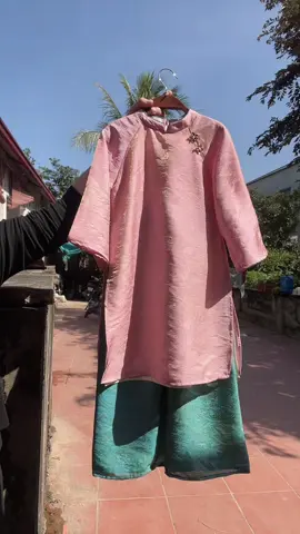 Áo dài cho bé gái #thoitrangtreem #quanaotreemcaocap #aodaitetchobe #aodaitet #aodaibegai 