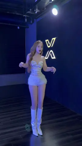 Bạch cô nương đấy ah , quả nhạc chơy đấyy 🤣 #fyp #xuhuong #viral #dancebar #daynhay 