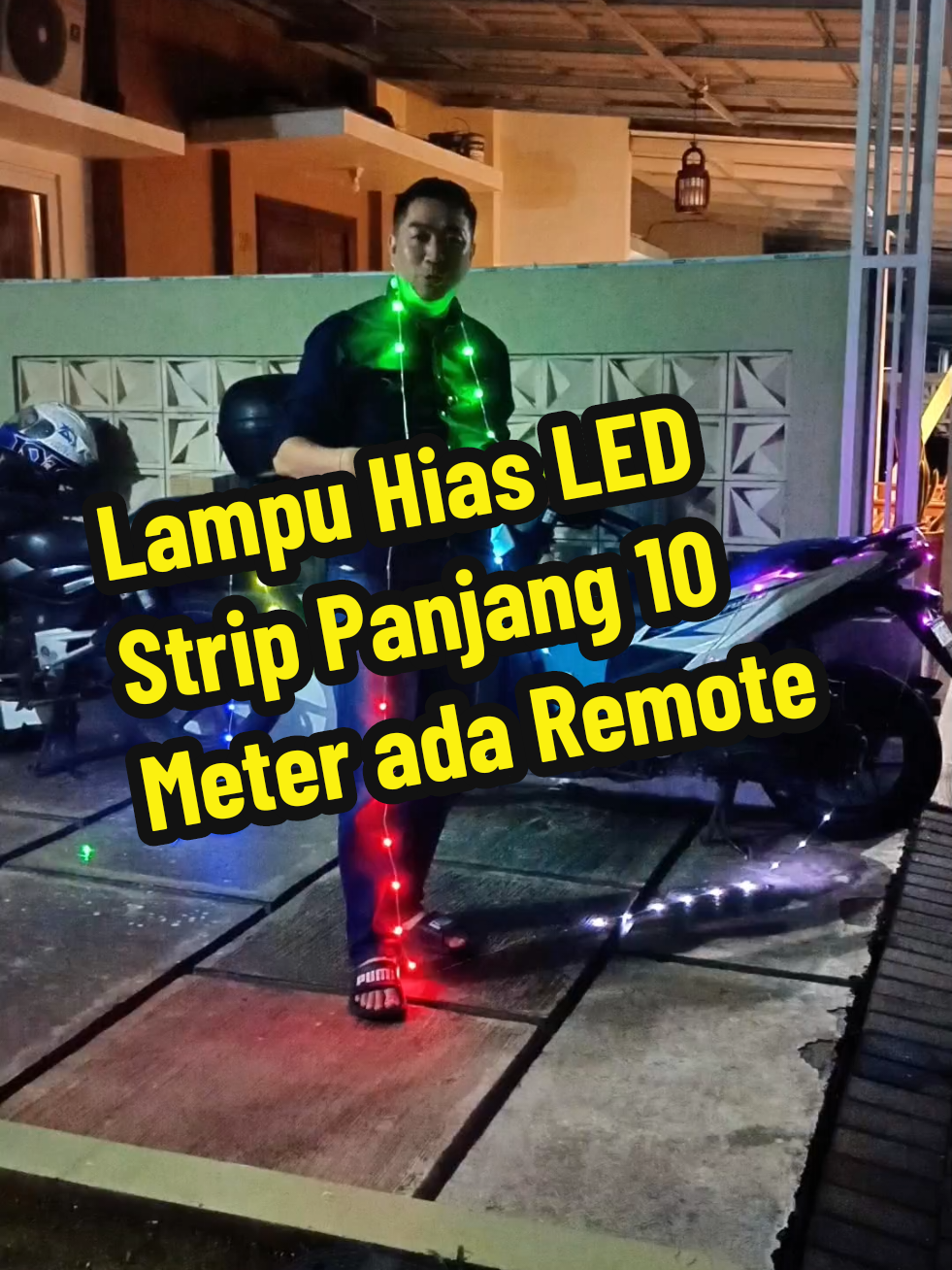 Lampu hias LED strip dengan panjang 10 meter dan sudah dapat remote untuk ganti motif dan warna baru dari jarak jauh.  #lednatal #lampuhiasled #lampunatal #lampukelapkelip #lampukelip 