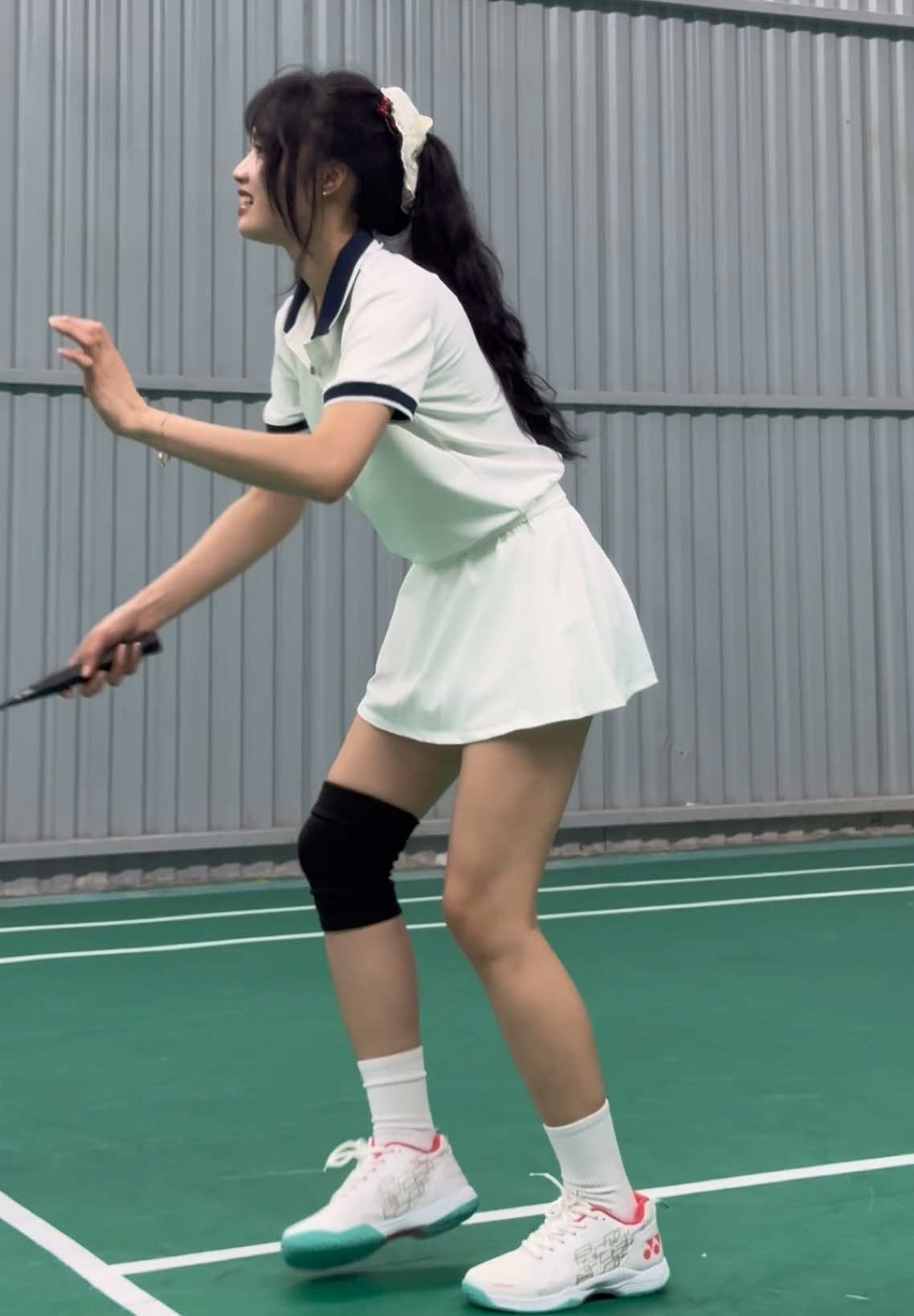 “Ớ!!! Sao lại bung lên?😳😳😳” “Ủa người ta đập dô tui chớ có đập dô mí người đâu 🤧” #checkin #badminton #caulong #funny 