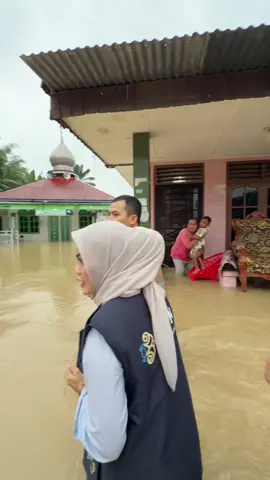 Sehat selalu dan Tetap semangat SPPG BEROHOL , TIM , Dan IBU KORWIL ... Buat saling berbagi kpd korban banjir di kala banjir menghadang 🙌 Buat TEBING TINGGI KU semoga lekas membaik 🫶 #CapCut #sppgratis #mbg #mbglovers❤️ #makananbergizigratis #sppgbergizi #tebingtinggiku #tebingtinggi #fyp #fypage #sppgtebingtinggi #sppg #mbgproject #tebingtinggi_sumut #fyp #fyppppppppppppppppppppppp #indonesia #tebingtinggiku #banjir #tebingbanjir 