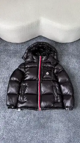 You can't live without it in winter.❄️#winterfashion #fashiontiktok #fyp #luxurylifestyle #pufferjacket 