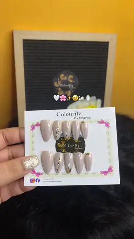 Vintage Theme Golden Foil Work Cats Eye Presson Nails 🦢🌸 #colourfly #colourflybyshayna #nails #newnails #catseyenails  