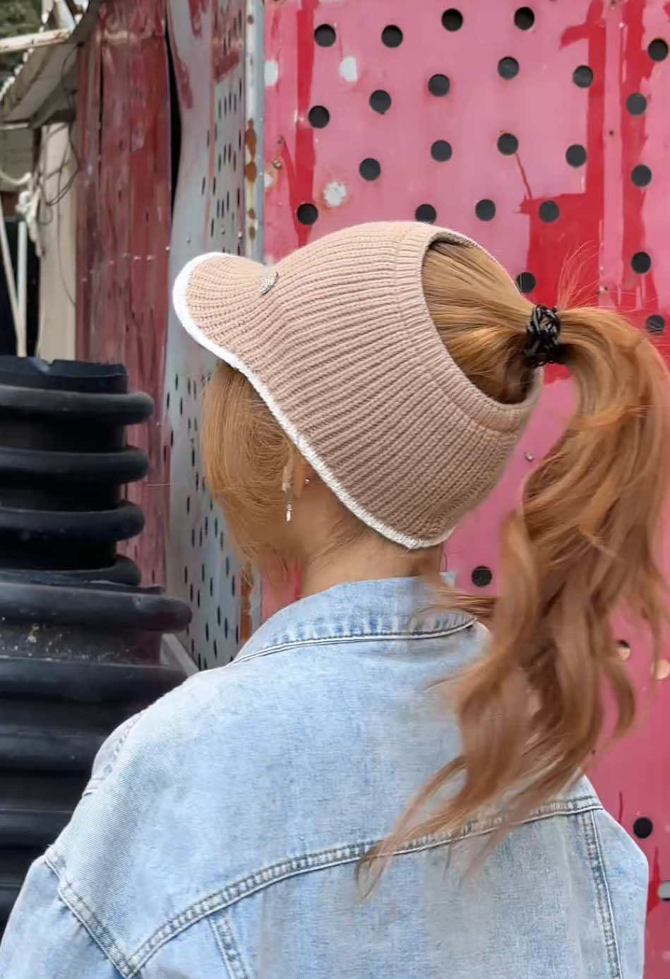 Rescue your boring winter outfits! The open-top design saves your hairstyle, and the bold color-blocking makes you stand out.   #TikTokShopBlackFriday #tiktokmademebuyit   #warm  #winterfashion  #TikTokShopCyberMonday 