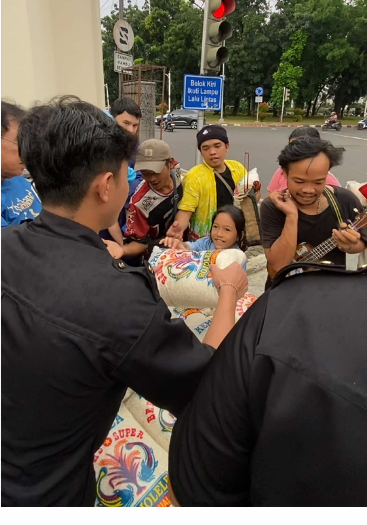 Jumat Berkah tidak menunggu hari jumat saja tapi insyaAllah setiap hari harus berbagi berkah, MasyaAllah Tabarakallah