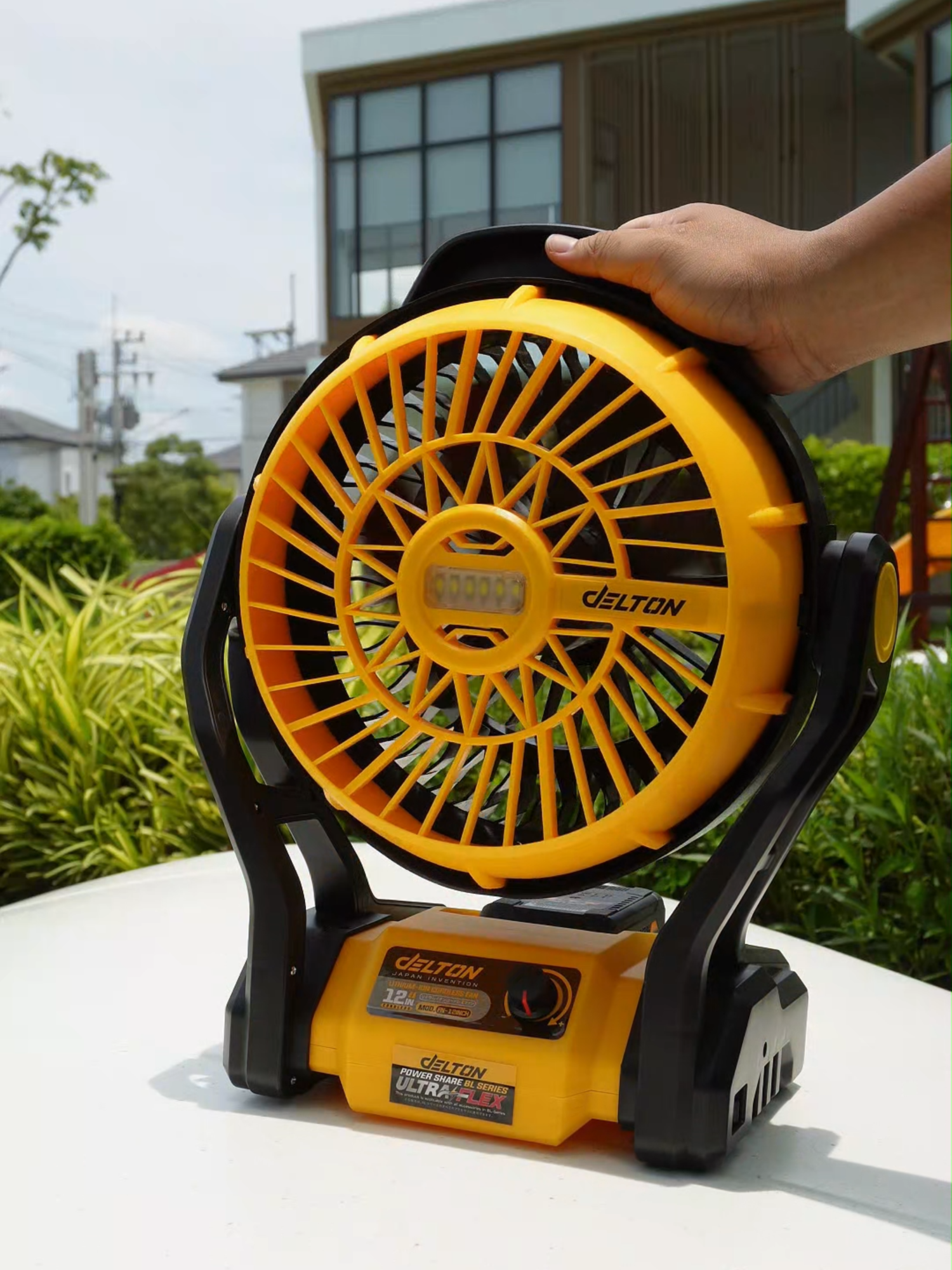 DELTON พัดลมไร้สาย ขนาด 12 นิ้ว ใช้ได้ทั้ง AC/DC พร้อมไฟ LED ในตัว 🛠️🙌 มาพร้อมดีไซน์หมุนได้ 0–100° ครอบคลุมทุกทิศทาง 🔄 ใช้ร่วมกับแบต UltraFlex Power Share (BL & MK Series) ได้ทุกรุ่น 🔋 เหมาะทั้งใช้งานในบ้าน–นอกบ้าน 🏕️ขนาดกระทัดรัด พกง่าย ลมแรงแบบไม่ง้อปลั๊ก 💥ใครหาพัดลมพกพาอึด ถึก ลมแรงต้องโดนตัวนี้เลย😍🌀✨ #tomapowertools #delton #FN-12INCH #พัดลมพกพา #พัดลม #พัดลมไร้สาย #อุปกรณ์ช่าง #สินค้าขายดี #ส่งฟรี #ของมันต้องมี #tiktokshop #พร้อมส่ง