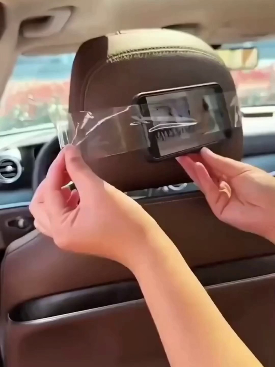 I always lose my phone in the car. You can try this storage box. It is also very easy to install.#tiktokshopblackfriday #tiktokshopcybermonday#fyp#tiktokshopsgsale #tiktokshopcrossborder_seasales #goodthing #fys #carslover -636695