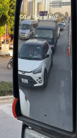 Tranh thủ 30 giây đèn đỏ.