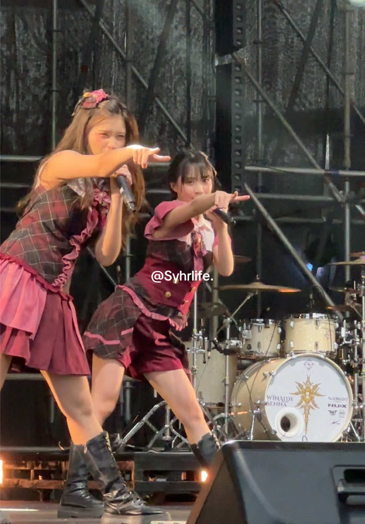 Antara aku, kamu dan Heavy Rotation.👀🤍 @jkt48.ella.a  #jkt48 #fyp 