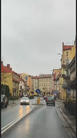 Бо дорога має бути приємною, а не виснажливою.Подорожуй з тими, хто ставить твій комфорт у пріоритет.  Наш напрямок Польща ↔️ Кривий Ріг.Для швидкого бронювання та детальної інформації телефонуйте нам за номером телефону +380982283535.  #польщаукраїна🇵🇱🤝🇺🇦 #ВРОЦЛАВ #краків🇲🇨 #гданськпольща #пасажирськіперевезення 