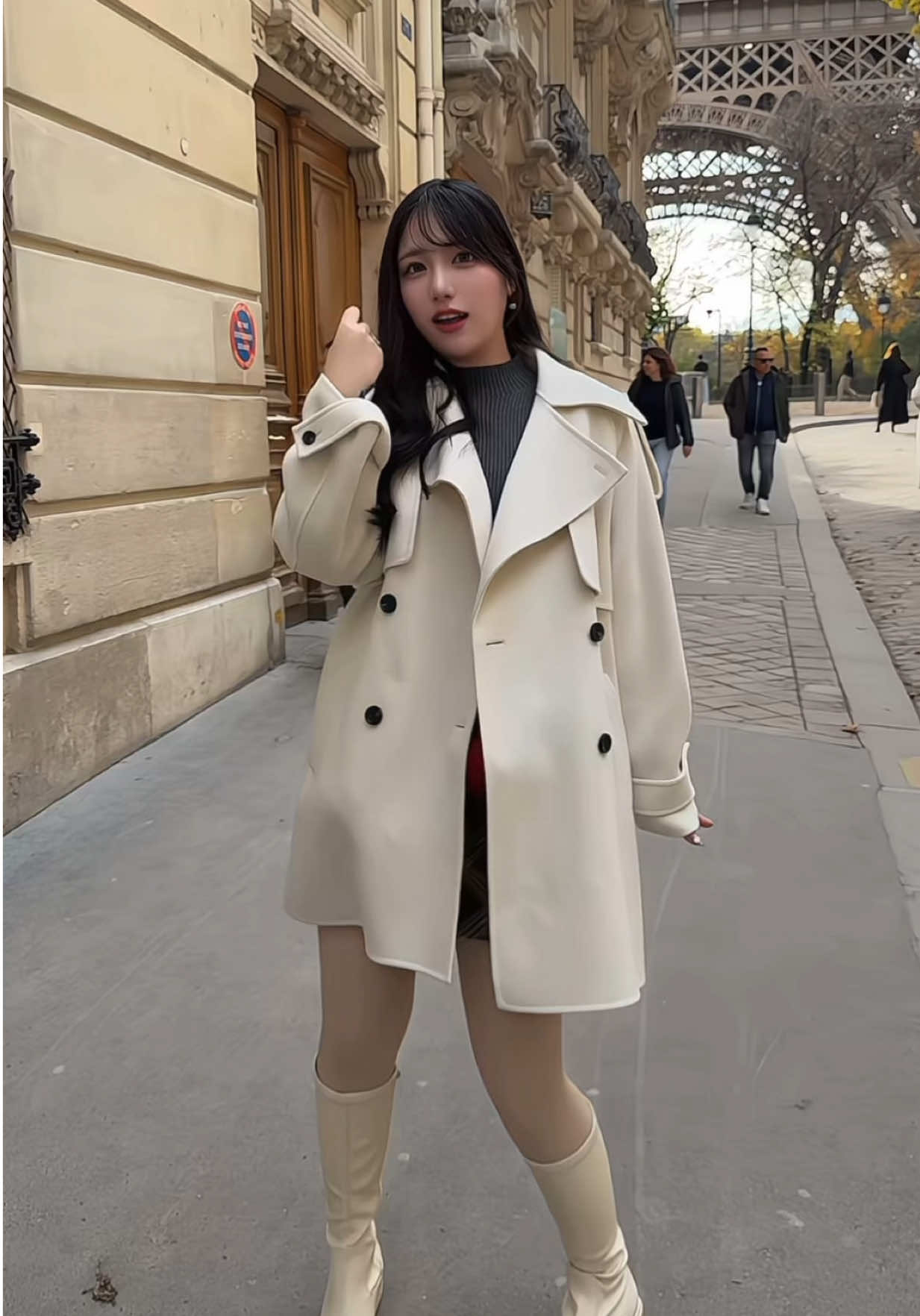 お姉ちゃんがカメラワーク頑張ってくれてかわいいwww パリでTikTok撮ってるどころか携帯見て歩いてる人なんか1人もいなかった🥹みんなスマホやSNSに捕らわれすぎない人生歩んでて素敵と思ったな〜〜 SNSでお仕事してるからあんまり説得力はないけど、SNSでの情報や評価にこだわり過ぎないでね、自分の価値は誰にも決められないよ！いい意味でも悪い意味でも他人に興味がありすぎる人が多い気がしちゃうな〜誰かに合わせられるその協調性は素敵だけど、もっと自分本位に生きていいんじゃないかな〜自分がいいと思ったものは胸張っていようね！ありのままでいいのさ🤞🏻✨