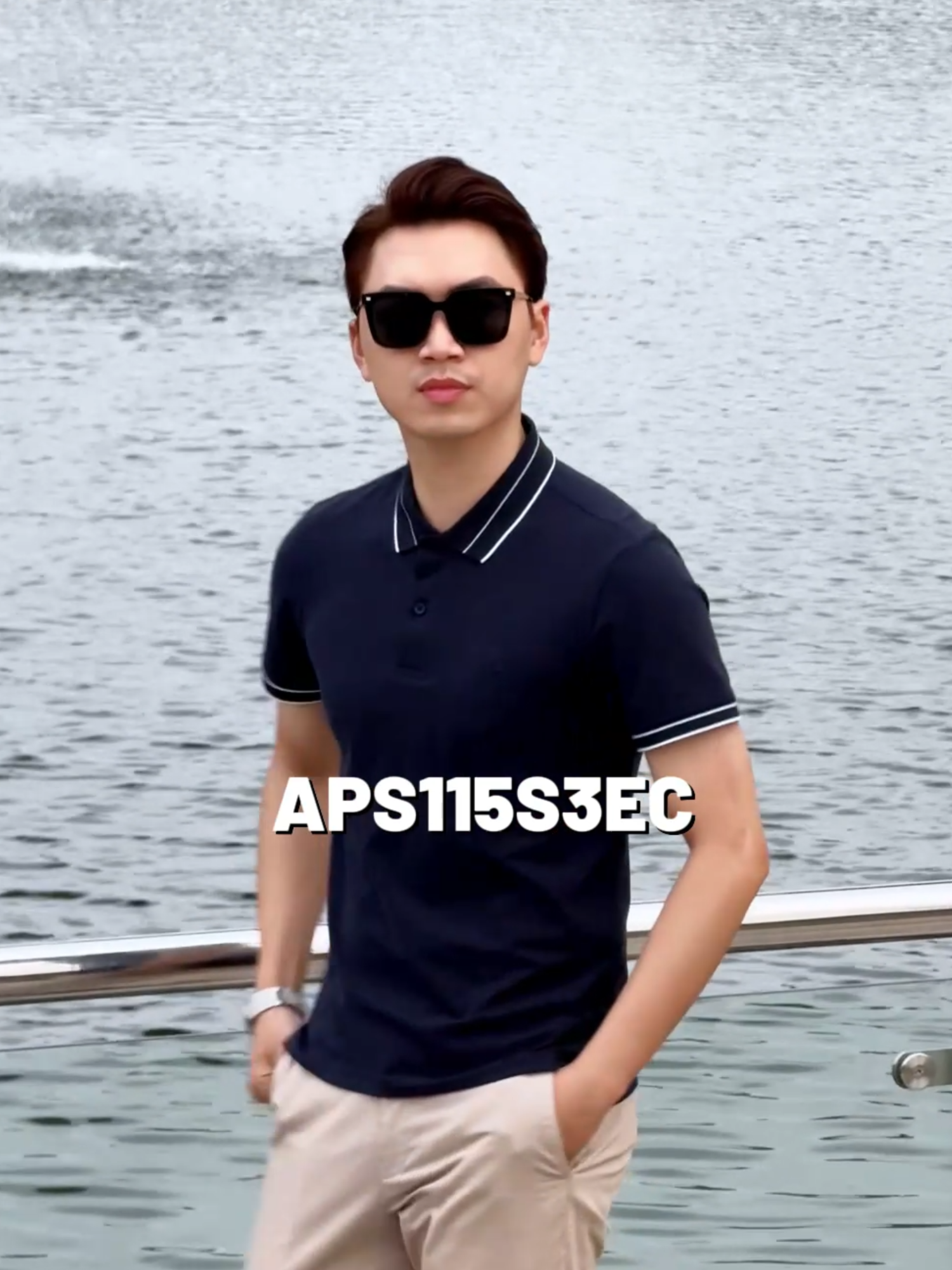 ELITE POLO ARISTINO - Thiết kế đơn giản. Đường line nổi bật ở cổ và tay áo, màu sắc trung tính dễ phối đồ. #aristino #tiepnoihuyenthoai #thoitrangcaocap #blackfriday #huyenthoaitre #aopolo