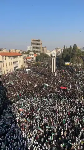 طوفان بشري في #حمص الآن 