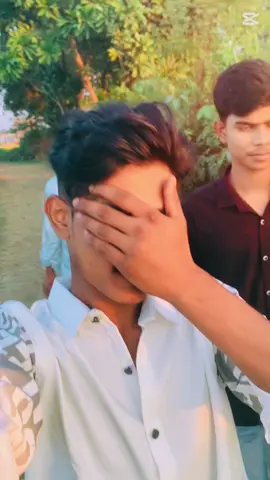 : কতশত খারাপ সময় পার করে দিলাম, নিরবে একা একা কেউ সঙ্গ দেয়নি.!!💔🖤 @Siam🌪️ 