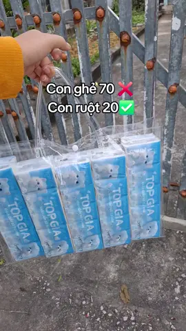 Ra đường nên mang theo giấy rút mini#giaytopgia #giaymini #giay #giayruttreotuong 