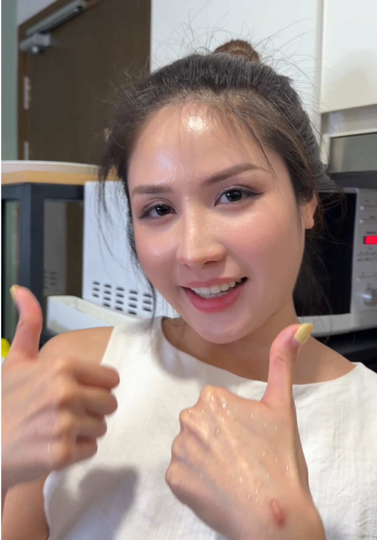 Hồi xưa lỡ hâm khét cái bánh trong lò vi sóng xong hôi rình cái lò. Tui tìm đủ cách khử mùi. Thấy cách này hiệu quả nhất, an toàn nhất! 💖 #boxstudio #vivisukiii #vesinhnhacua 