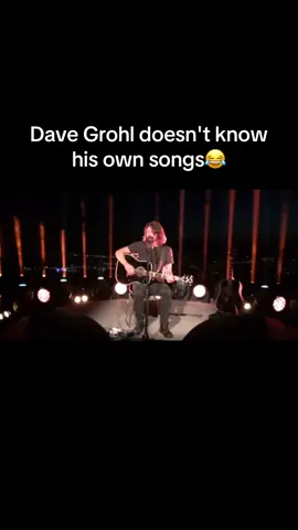 Dave didn't realise when Taylor Swift was playing Best of You #bestofyou #davegrohl #storytime #funny #taylorswift 