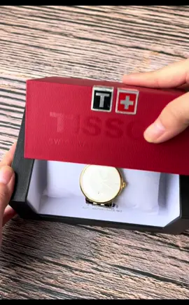 💥💥Tiss carson demi gold - Size 39mm vừa vặn - Thiết kế đơn giản thang lịch sang trọng Em gluu quanh 8₫ #tissot #carson #dongholuot #donghonamsangtrong #donghothuysi 