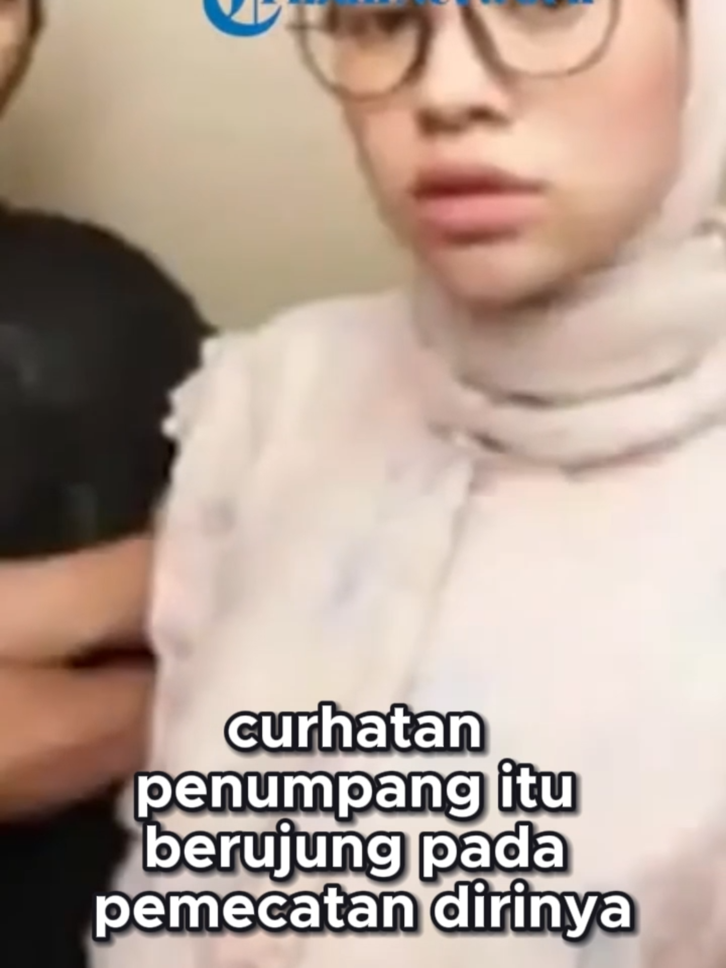 kisah viral tumbler yang hilang dan dampaknya bagi Anita, yang sampai kehilangan pekerjaan! Siapa sangka botol minum bisa jadi pusat perhatian dan kontroversi? #ViralTumbler#KisahAnita#HargaTumbler#DramaKerja#CeritaViral