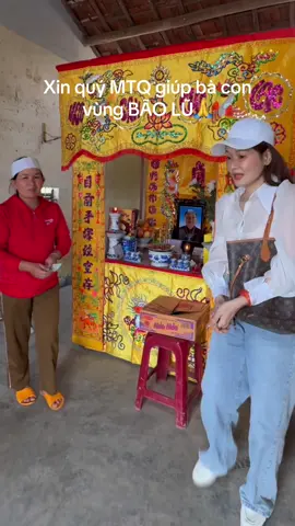 Những hình ảnh đau đến xé lòng 😭 Và  k có ngôn từ nào đề diễn tả cảm xúc  lúc này 😭   Dù bệnh , dù lội bùn , dù  3 cô cháu đi một xe máy trên con đường gồ ghề té , dù đói lả  , … nhưng  đó lả một niềm hp , một điều nhớ mãi trong cuộc đoi này 💕😭 Cầu mong  pakon MT duoc bình an 🙏 P/s : em cảm ơn Anh 2 Tuấn  đã ch ia se cùng pakon   Con cảm ơn Cô Xuân và Chú Thụy địa phương  Phú Hữu, Mỹ  Hoà , Tây Hồ , đã giup Con đưa  đến từng nhà có hoàn cảnh đau lòng nhất  😍