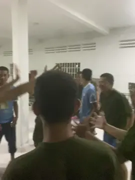 ហាត់កីឡាសិនមុនចូលគេង😁🤍#ក្ដឹបទាហាន👮 #មជ្ឈមណ្ឌលហ្វឹកហ្វឺនកងទព័ជើងគោក #fyp 