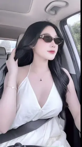 Cái gì mà xe trắng mí xe đen vậy mn 🙄 ko phải tui đâu ởi ạ