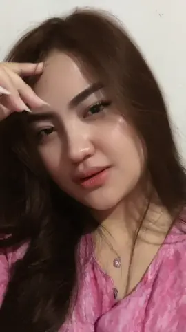 kelilipan rambut tah ini kok ngedip ngedip