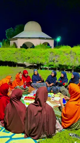 Hambalyo ardaydeyda quruxda badan, arday qiimo leh. Waxaad tihiin jiil iftiiminaya mustaqbalka, waxaadna mudan tihiin sharaf iyo amaan gaar ah. Dadaalkiinna, adkeysigiinna, iyo hamigiinna sare waa kuwo aan qiimo lagu cabbiri karin. Maanta guusha aad gaartay waa natiijada juhdigiinna joogtada ah iyo dadaalka aad geliseen. Ha joojinina horusocodka—waxaad leedihiin awood aad ku gaari kartaan wax kasta oo aad ku riyootaan.@bilanbeautysalon🛍️🧚‍♀️  