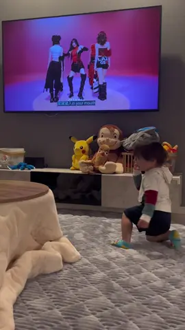 振りも所々完璧一歳児🤣 ルセラフィム大好きマン👦🏻🤍 #ルセラフィム #LeSserafim