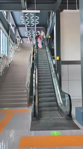Penampakan eskalator & jpo stasiun Rangkasbitung 