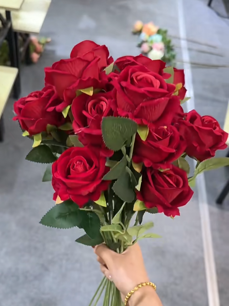 Hoa Hồng Lụa ở giỏ hàng trong trang có nhân em có đủ màu ạ ❤️ #trangtritet #hoahong #hoahongdecor #xomtrangtri #tet2026 