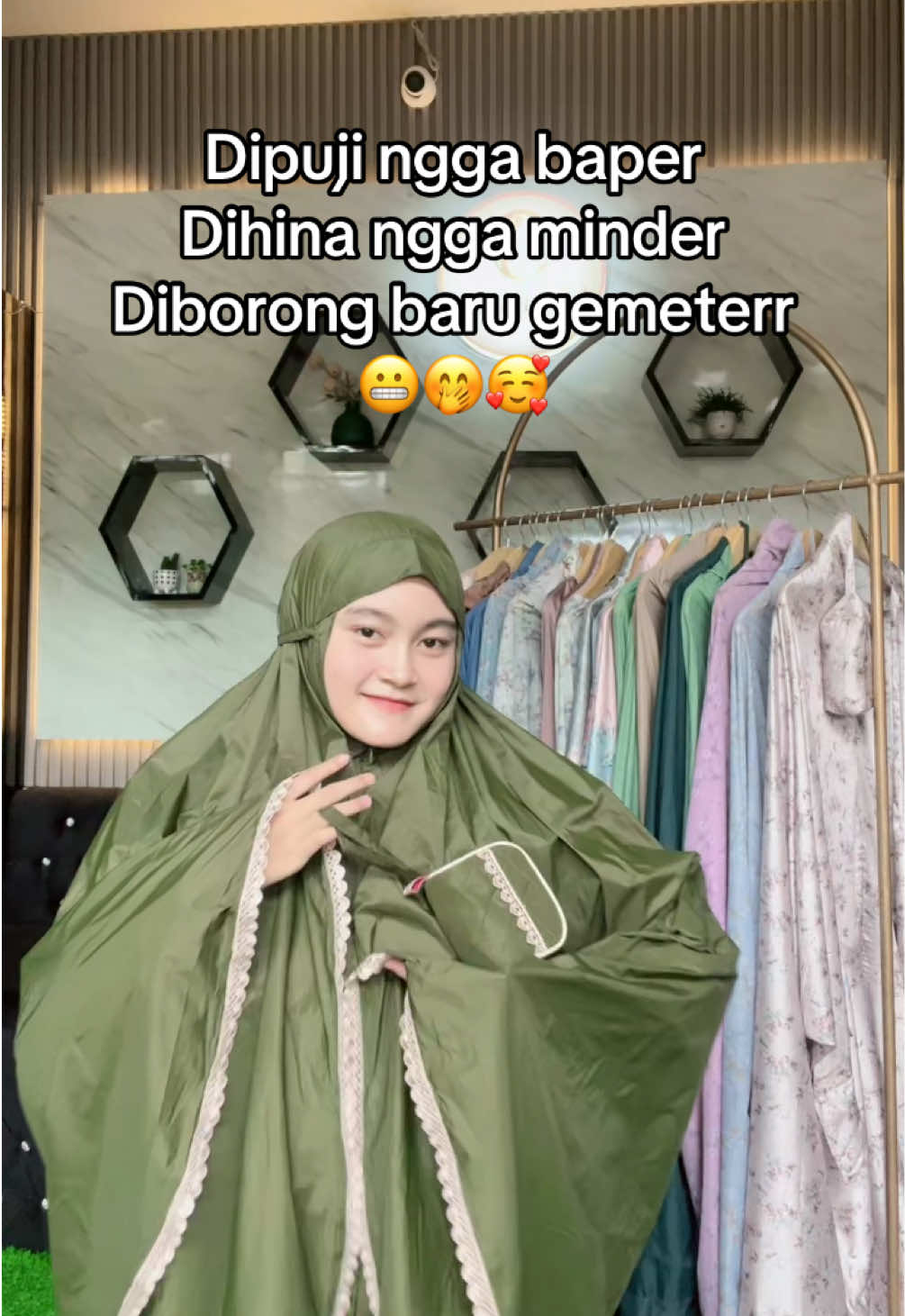 Siapa yang ngga gemeter coba yakan kalo diborong 🥰🤭 , #mukena #syahiramukena #mukenaviral #mukenatravel #mukenahcantik 