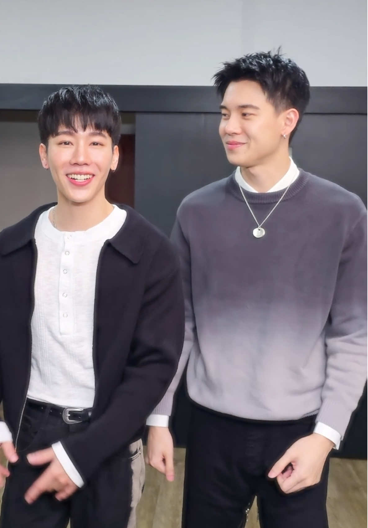 เพลงก็หวาน ท่าเต้นก็โดน😅 จนไม่รู้จะรักทุกตอน หรือรัก 𝐘𝐢𝐧 𝐖𝐚𝐫 ก่อนดีนะ 🫶🏻💗 📌ดูรายการ Flex Talk ย้อนหลังได้ทาง YouTube : FlexConnect @Anan Wong @warwanarat @ARGENTIS OFFICIAL  . #Flex1045xYinWar_รักทุกตอน #หยิ่นวอร์ #FlexTalk #FlexConnect #Flex1045