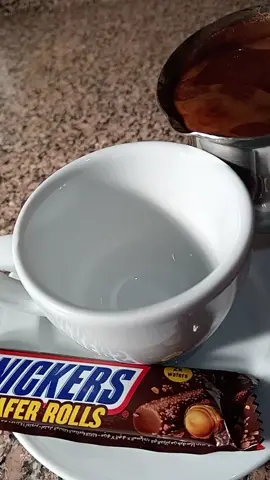 الحقيقة أني شخص لا تظهر  عليه علامات تعرضه لصدمة أو كارثة في أول الأمر، بل أبدو عادية جداً وكأني أعيش يوماً هادئاً وربما مرحاً بعض الشيء، و لكن بعد فترة يبدأ الأمر يظهر على هيئة مرض، خوف، وحزن كبير لا  أستطيع مقاومته 💔