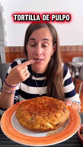 Nos han recomendado mucho venir a probar la tortilla de pulpo de este sitio. Es pasar por fuera y todo huele a pulpo 😋 Se llama Tasca los Pulpitos y si quieres probar su especialidad tienes que encargarla antes de ir, de verdad merece mucho la visita porque está buenísima 😋 Llevan ya 5 años en este local. Han puesto una lona con todos los negocios de la calle excepto el de ellos😢 👉En total pagamos 48,80€  Nos invitaron al postre🥰 🅿️No tiene parking, En unos días abren una explanada con aparcamiento en la misma calle ♿️ Es accesible en terraza. Dentro tiene escalón 💳 Dispone de datáfono  📍 C/La Rosa 53. Santa Cruz ⏰Abre de miércoles a domingo  ☎️602005595  Si hacen reservas 🫶¿Tú lo conocías?🙌  . . #tenerife #pulpo #guachinche #food #torrilladepulpo 