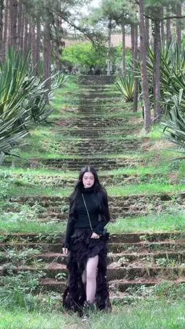 Sống chậm lại, nhìn ngắm thiên nhiên và tận hưởng sự bình yên để chữa lành những tâm hồn đang kiệt quệ. 📍Lăng Nguyễn Hữu Hào . #hhappyclothing #dalat 