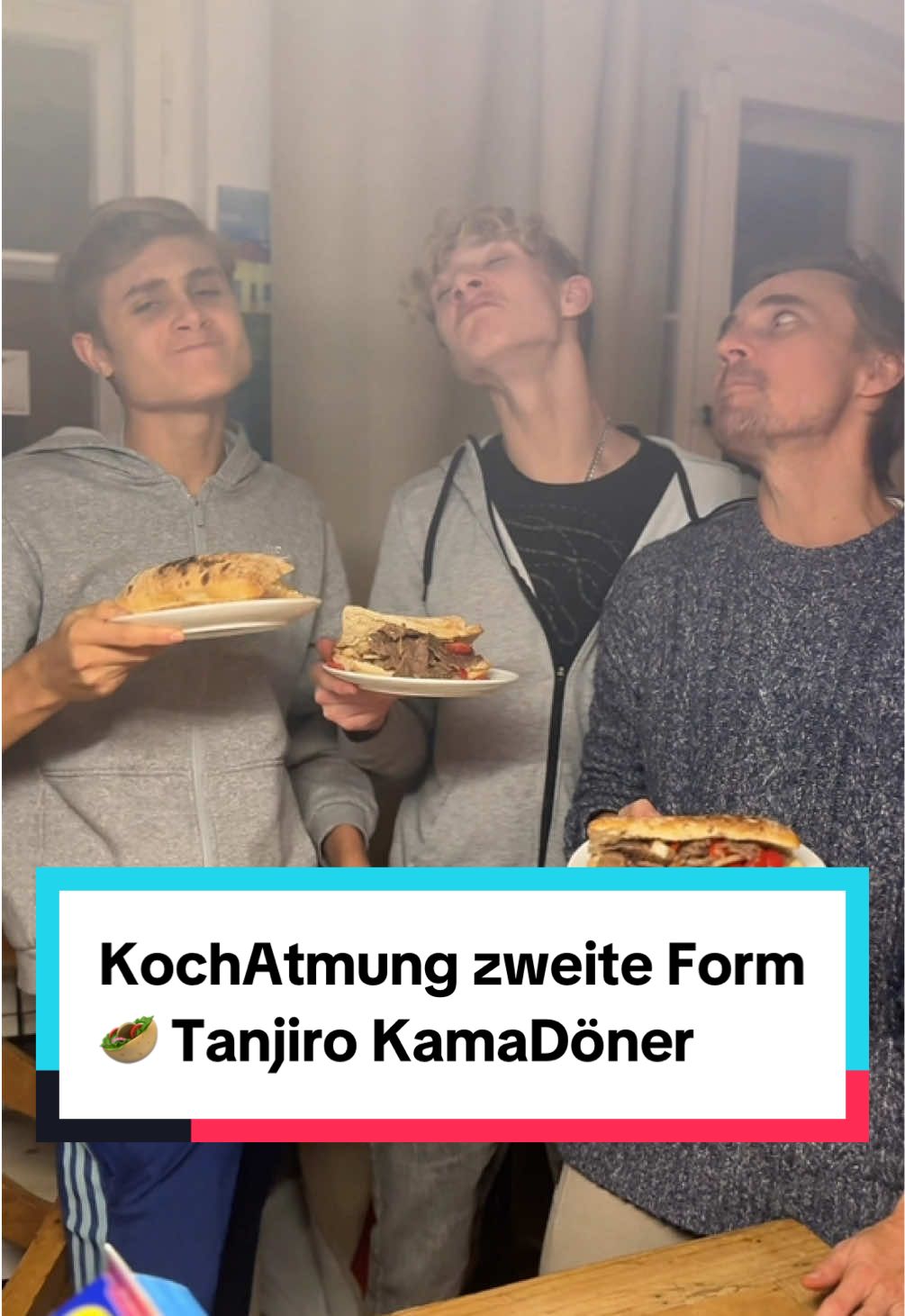 Wer hat Bock zu probieren? 🔥Meine Jungs und ich haben heute den Tanjiro KamaDöner erfunden. 🥙💯 #FoodTok #döner #cooking #demonslayer #animefyp 