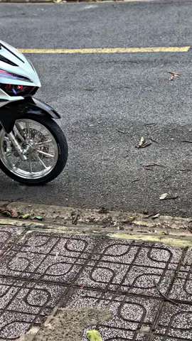 Đăng bà cố này toàn flop🤡 #xuhuongtiktok #hluan63tg #vario150i #clickthailand🇹🇭 #click150i 