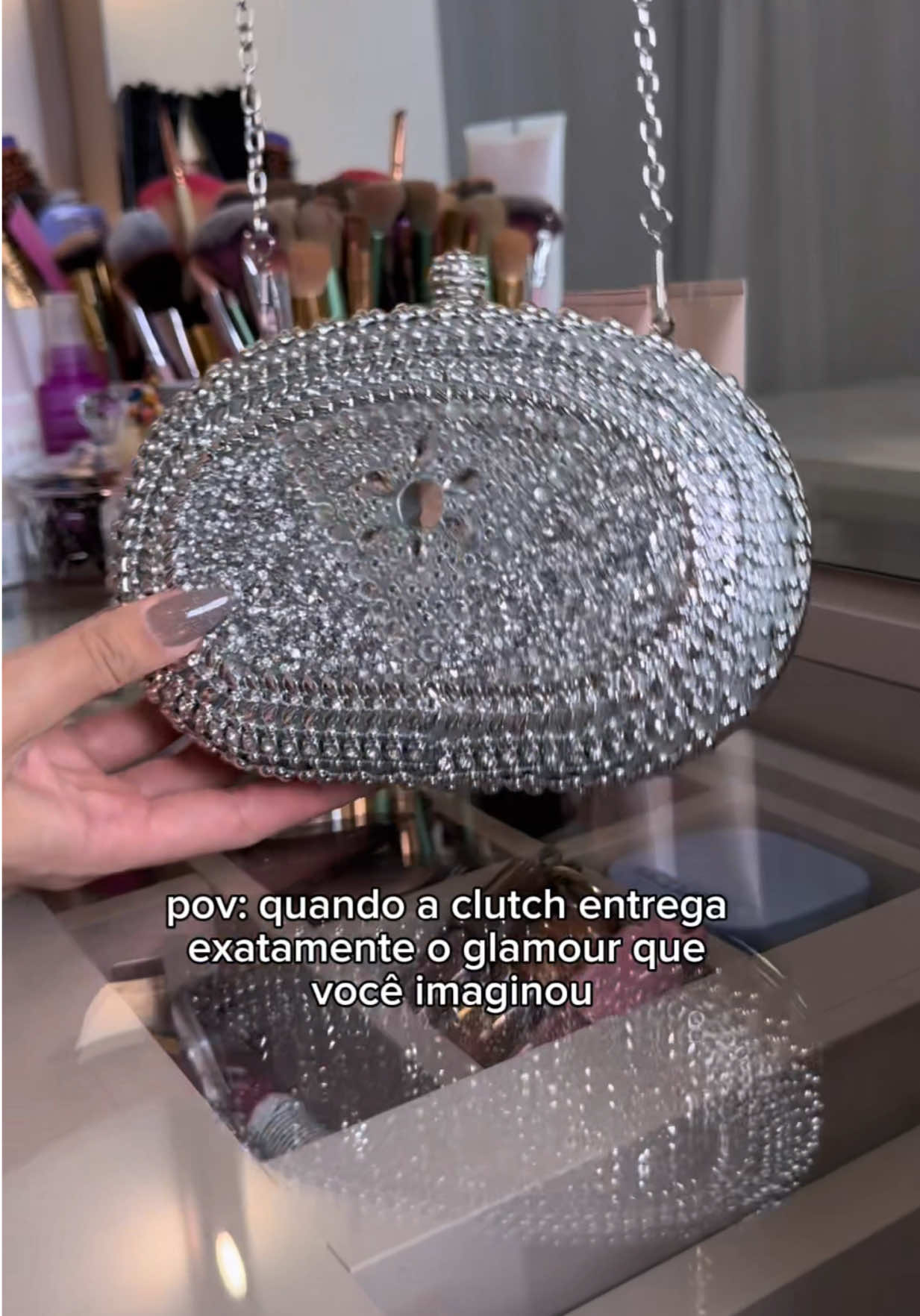 ✨ Essa clutch é simplesmente tudo! Brilha MUITOOO🤩😍💎 Ameiii demais! 💖🫶 #clutch #bolsadefesta #lookperfeito #brilho #tiktokshop