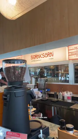 kata orang orang makanan disini gaada yang gagal, dan pas aku pesen beneran enak semuaaa!🥹✨ SORAK SORAI~ ini boleh jadi opsi kl kalian lagi butuh tempat buat meeting/nongkrong yang nyaman ada viewnya makanannya pun enak😍😍 #rekomendasicafe #placetogo #berkeSANS #Redtravelers #semarang 