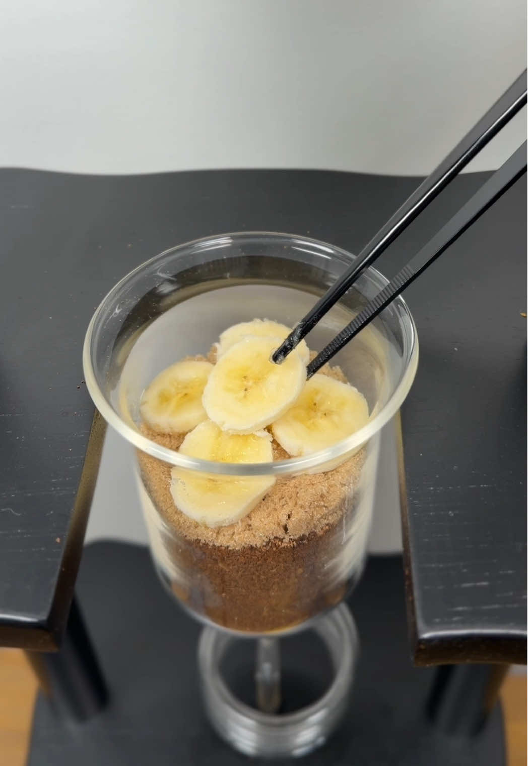 Bananas Foster Cold Brew with the Yama Cold Brew Tower 🍌☕️ This one was intentionally a stretch to see how including extracts into the final brew would work. The extracts actually blended with the coffee better than I thought. The banana didn’t come through very much at all, which I guess was to be expected. Probably would need some banana extract or other creative ways to infuse that a bit more. A fun experiment nonetheless! #coffee #coffeerecipe #brewrecipe #specialtycoffee #coffeetime 