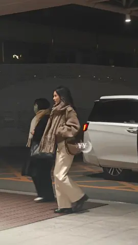 Tan làm, bay đi Thượng Hải ngày mai có hoạt động thương hiệu  #zhangjingyi #truongtinhnghi #จางจิ้งอี๋ #moiminhem_zhangjingyi💗 #fyp 