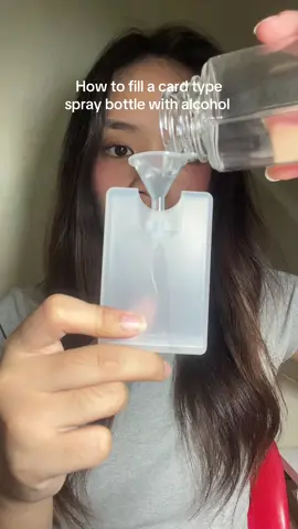 This is how I fill my card type alcohol bottles with alcohol! #cardtypespray #minialcoholbottle #alcoholspraybottle #spraybottle #minispray 