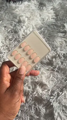 Press on nail absolutely beautiful ✨#blackfriday #tiktokmademebuyit #glamentic #easymanicure #pressonnails 